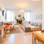 Desenzanoloft Porto Vecchio דסנזאנו דל גארדה
